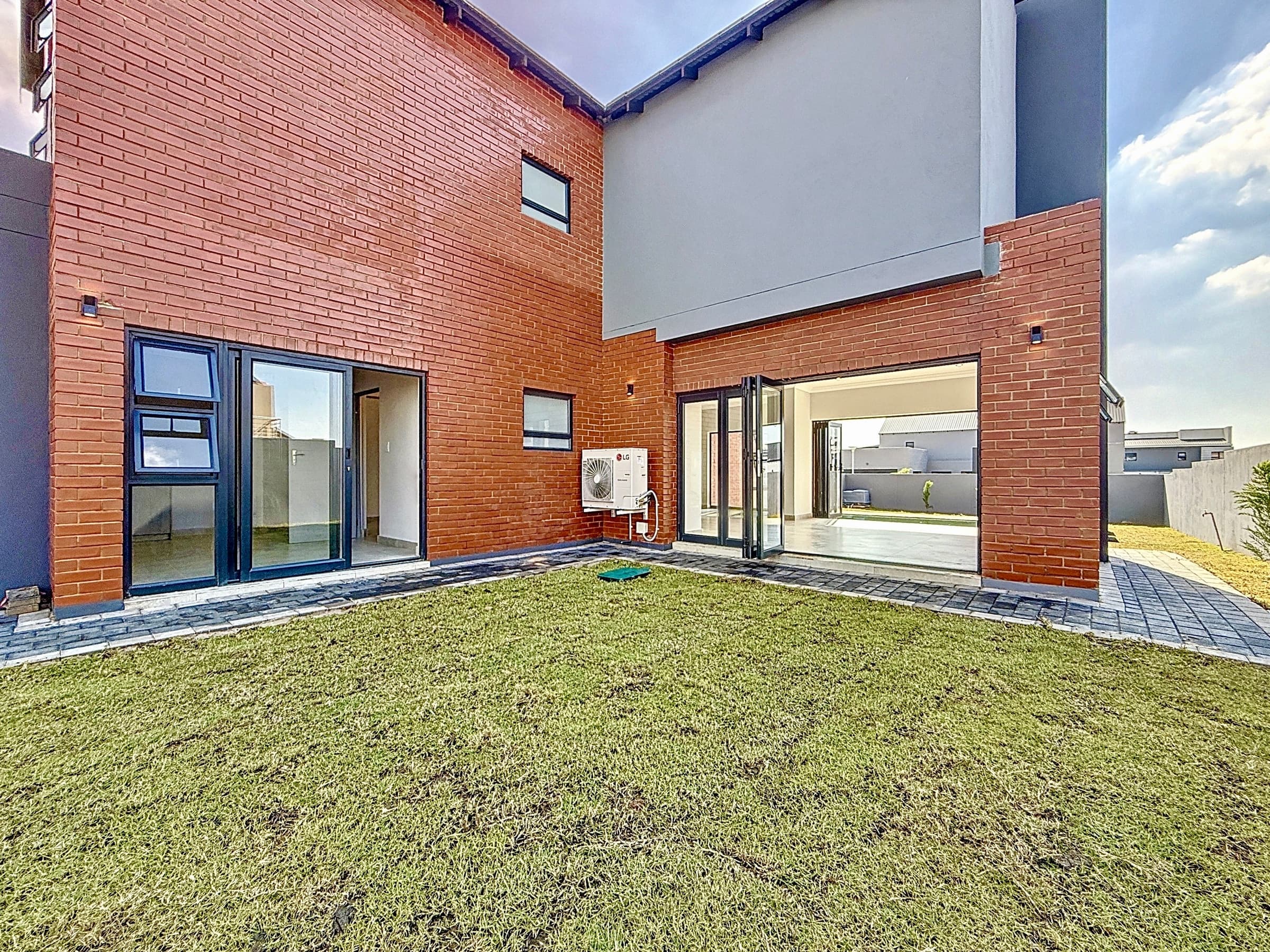 Residence IV — Brick — Exterior