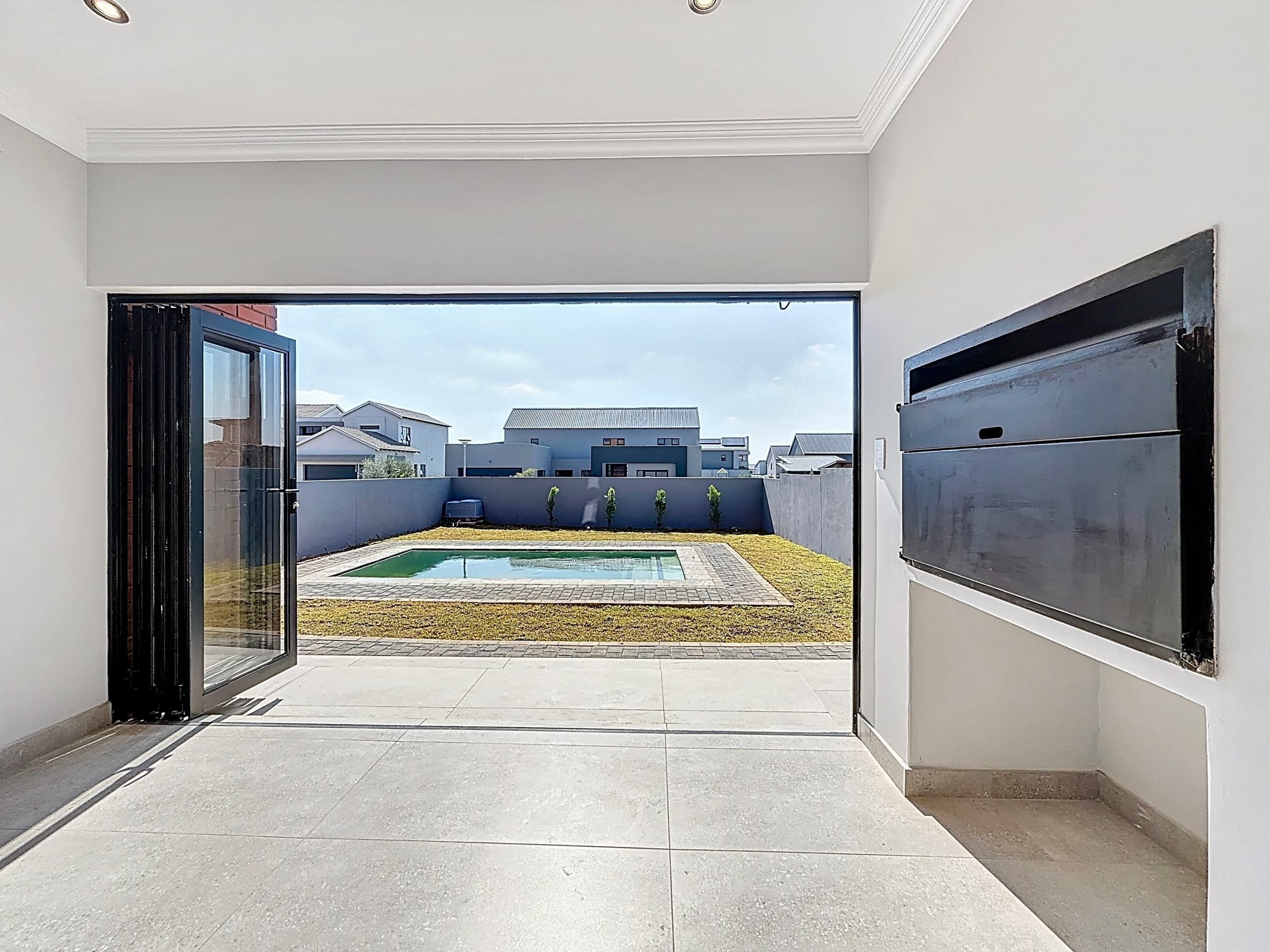 Residence IV — Brick — Exterior