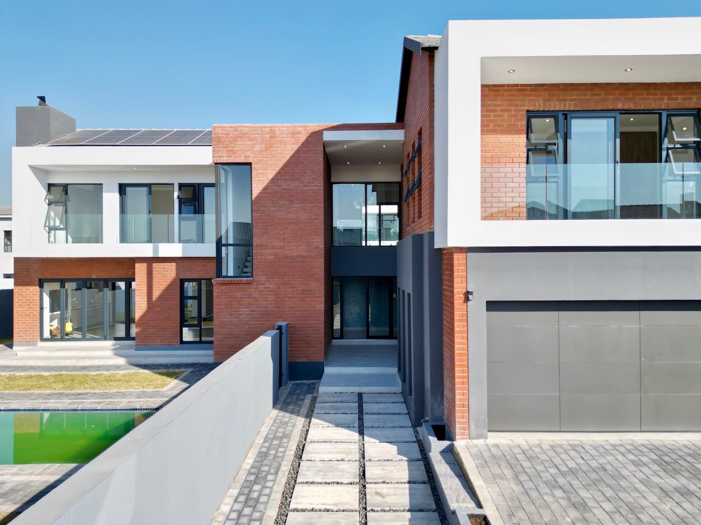 Residence IV — Brick — Detail