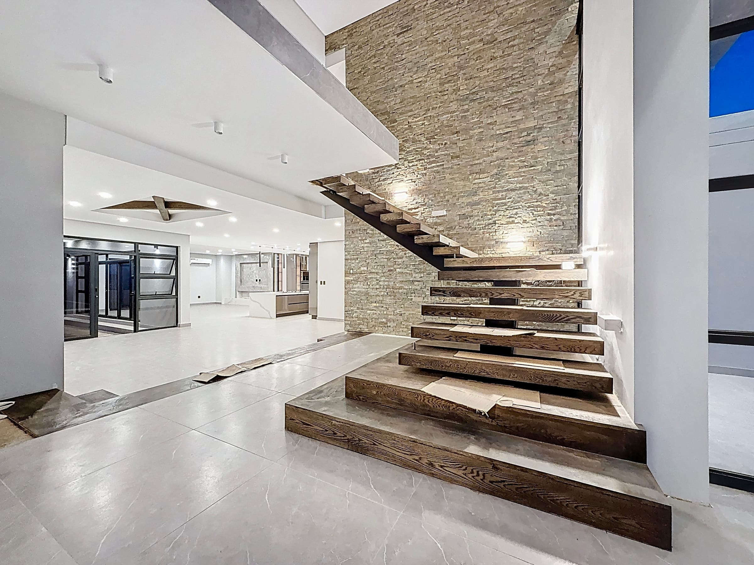 Residence V — Pivot — Exterior