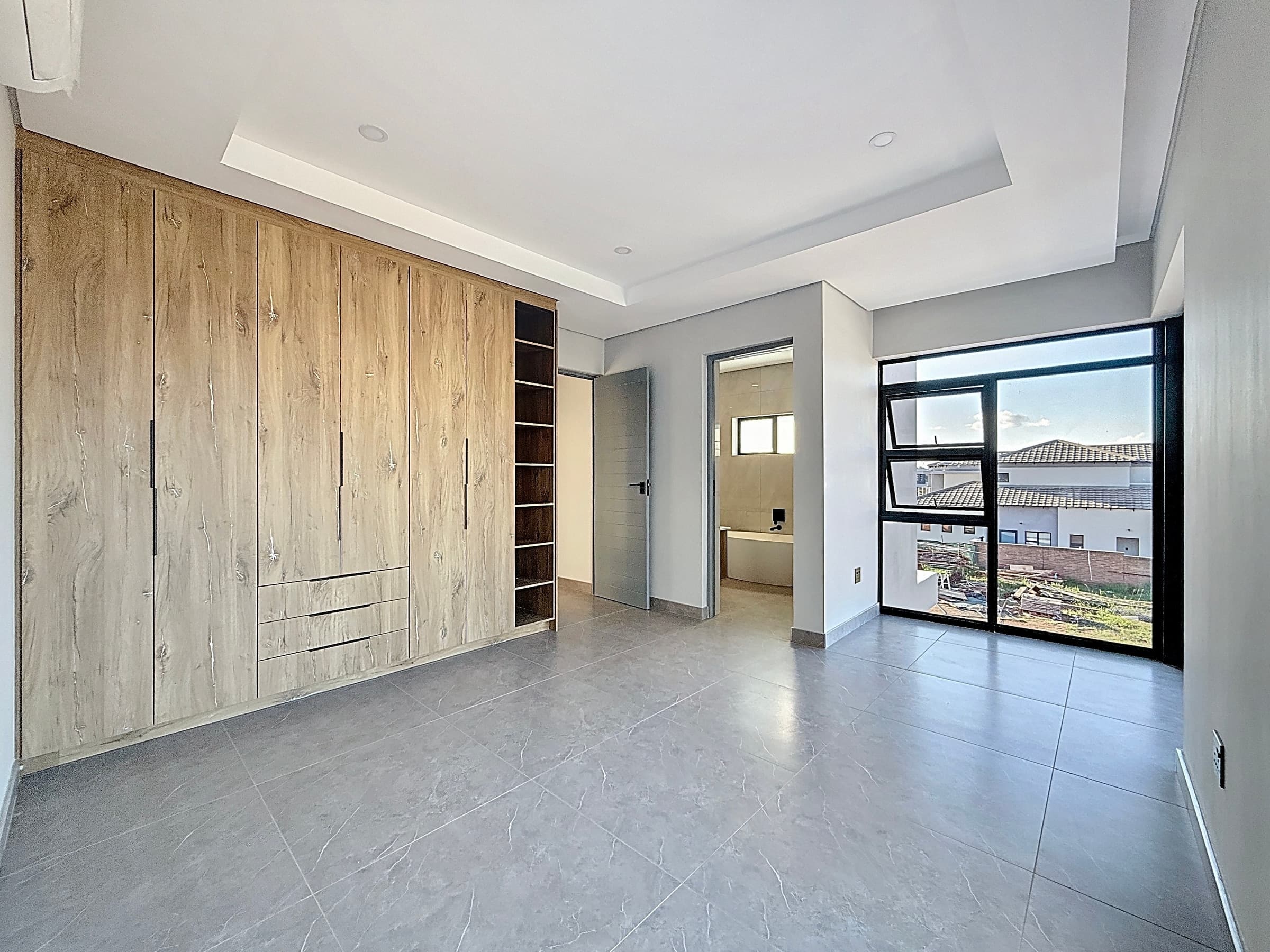 Residence V — Pivot — Exterior