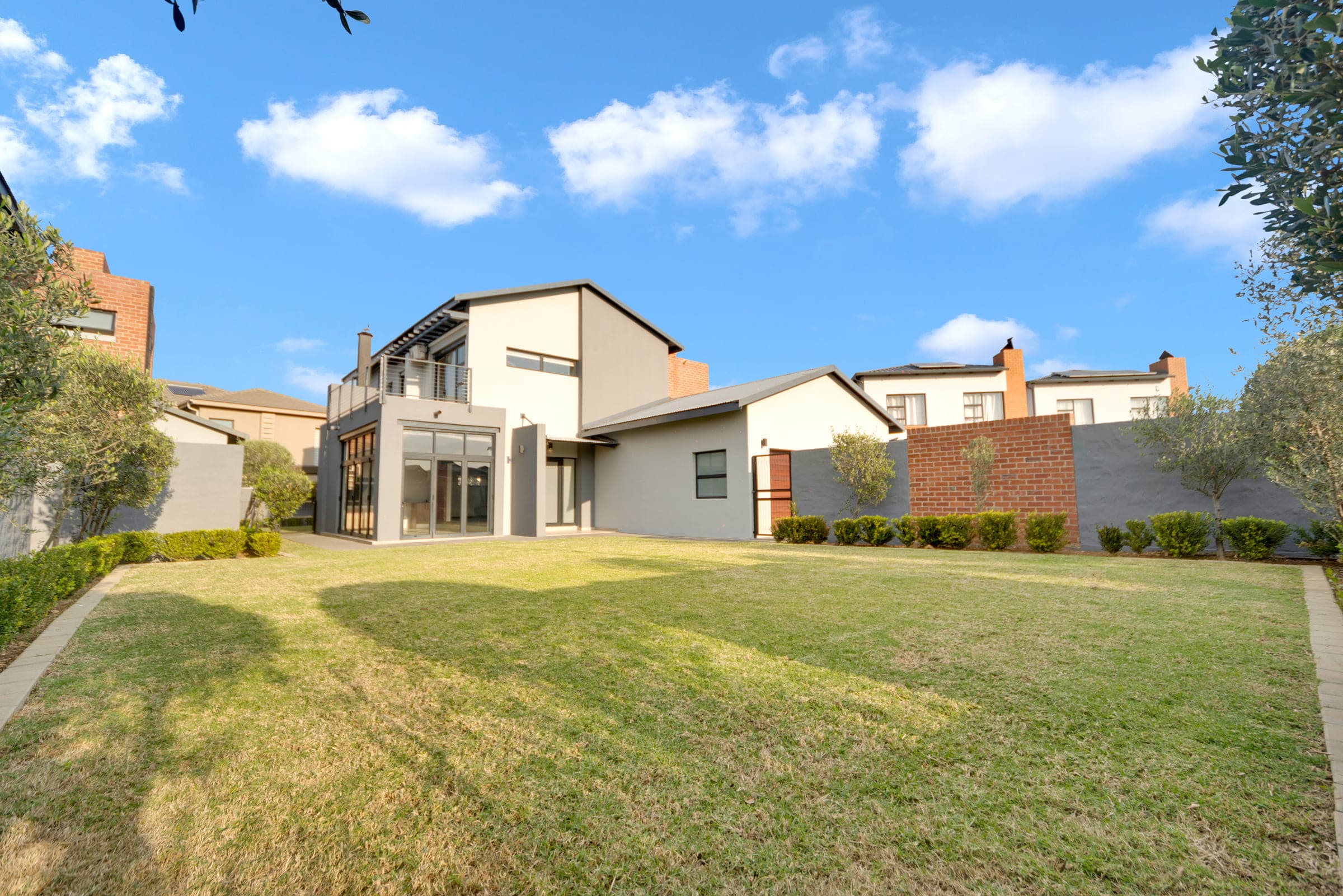 Residence VI — Portal — Exterior