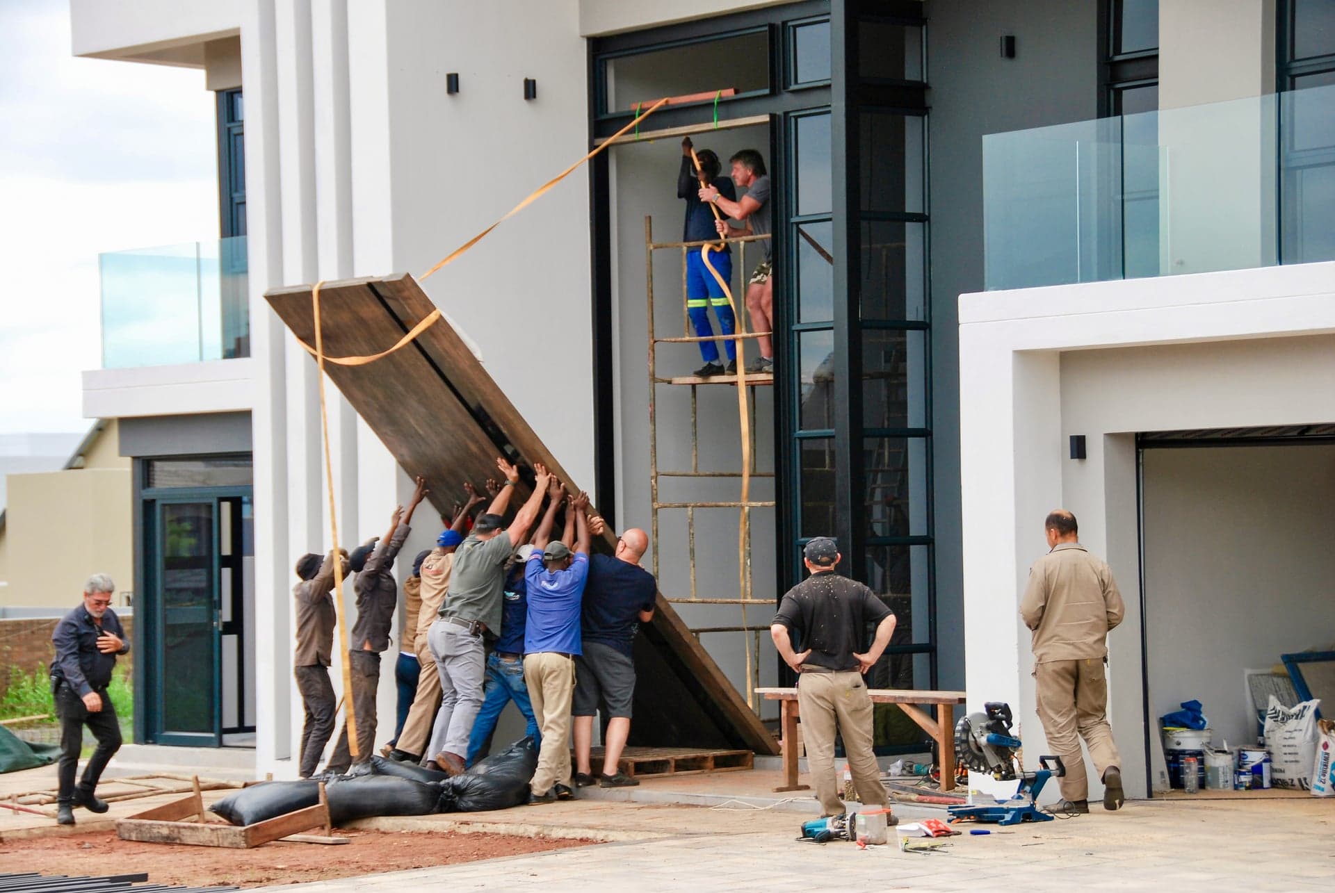 Skydouny on site — team photograph 18 of 21